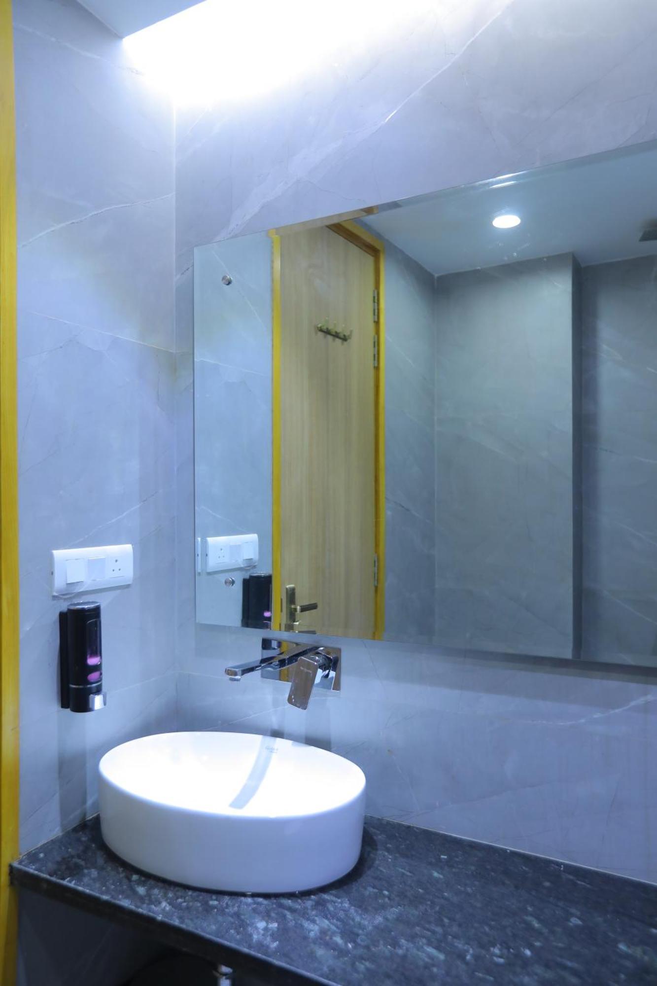 Glitz - Walk In From Railway Station 3* New Delhi