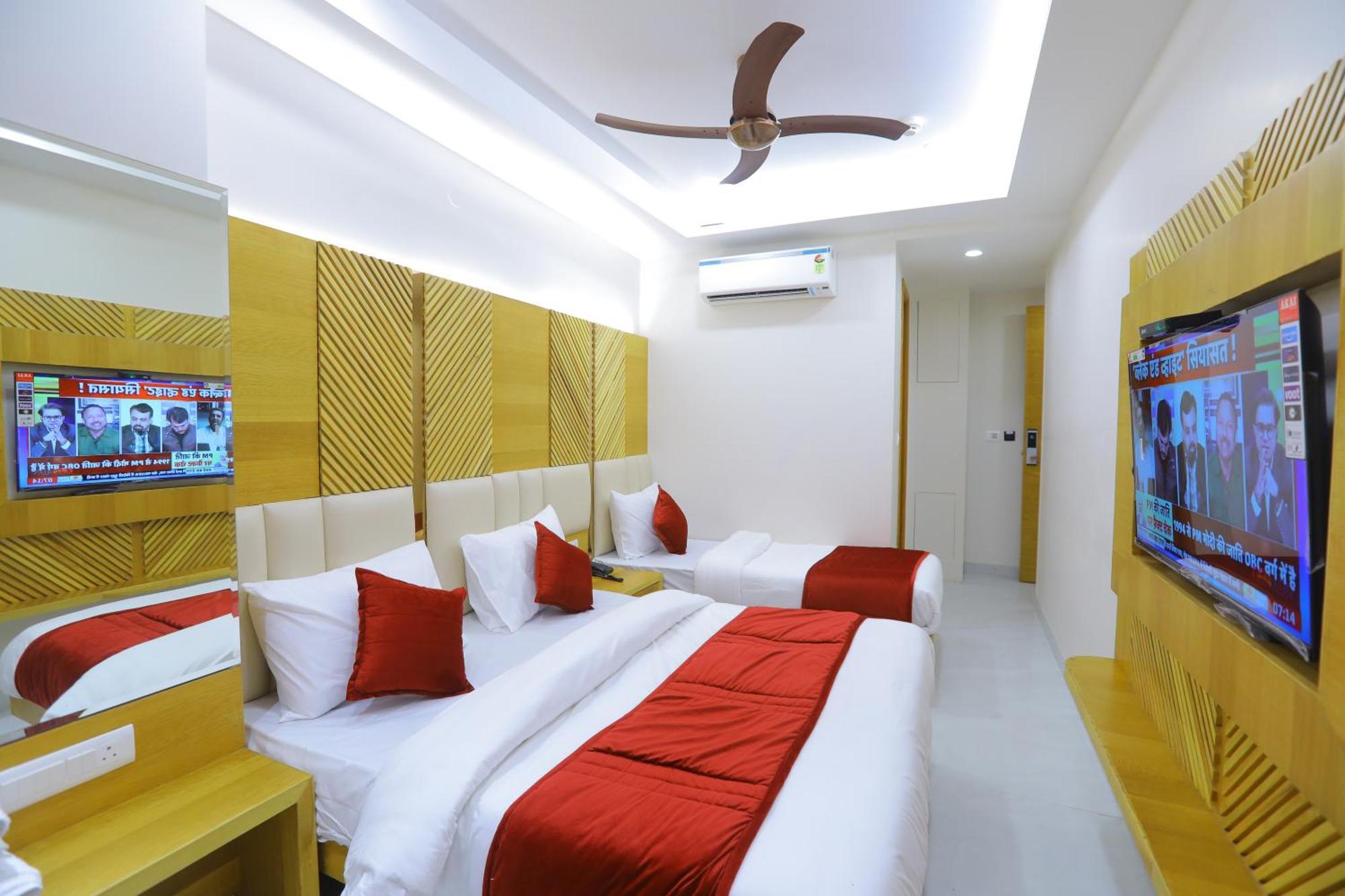 Hotel Glitz - Walk In From Railway Station New Delhi