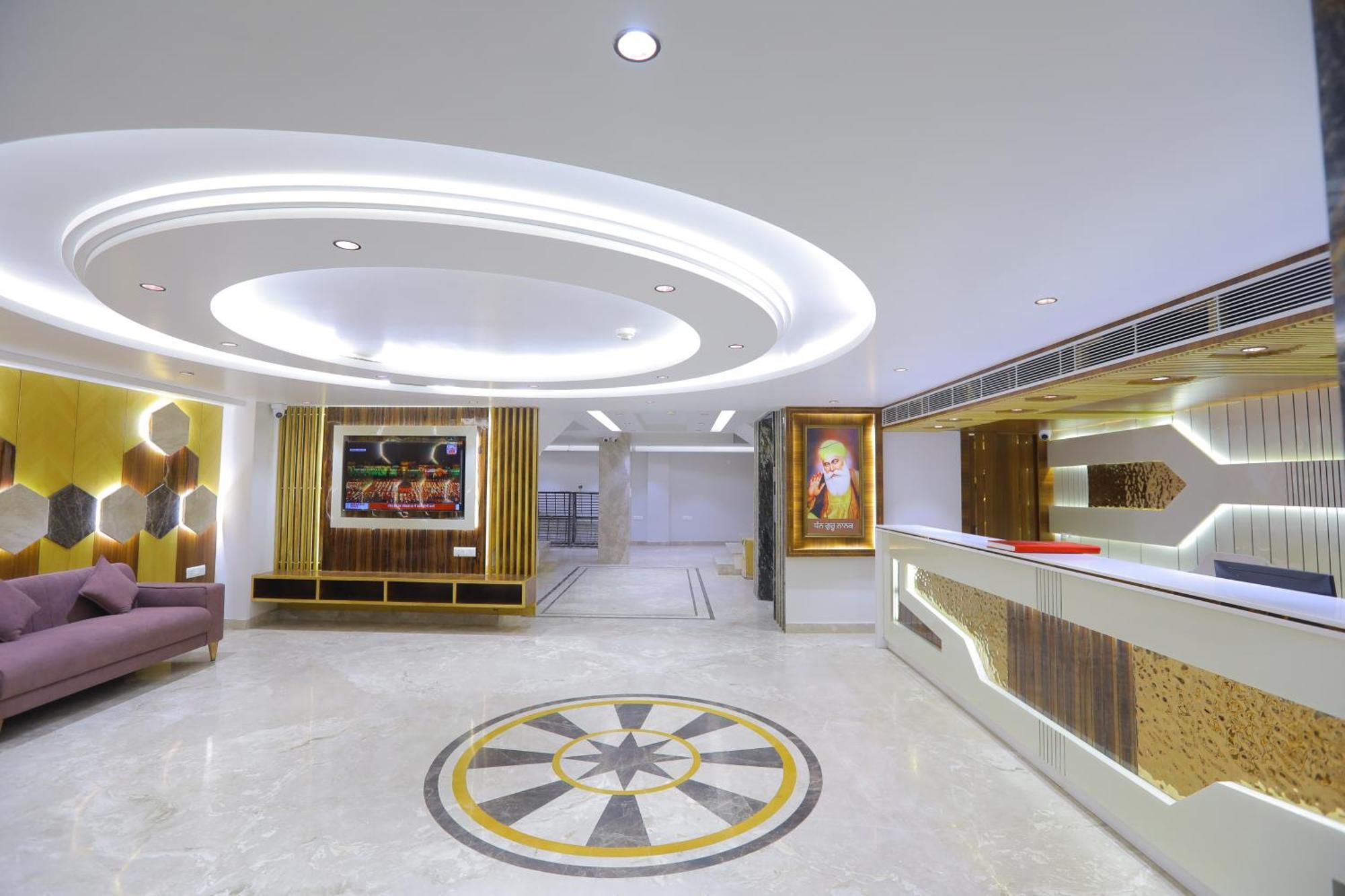 Glitz - Walk In From Railway Station 3* New Delhi